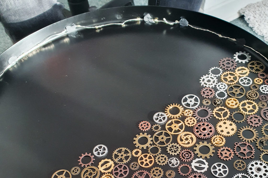 Epoxidharz Deko Tisch mit Zahnrädern einfach selbst machen Epoxidharz Deko Tisch mit Zahnrädern einfach selbst machen