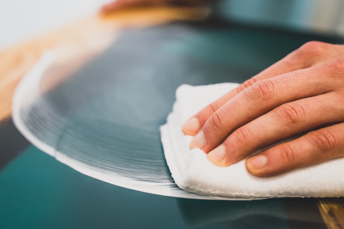 Pâte à polir pour polissage extra fin des stratifiés polyester ou époxy.