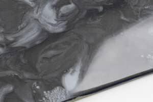 SATIN GREY & PEARL WHITE – Suelo de resina para verter hasta 1,5mm