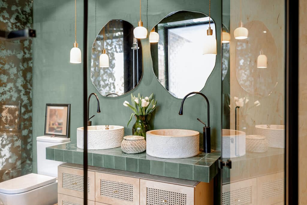 Salle de bain moderne avec les sets de salle de bain d'EPODEX