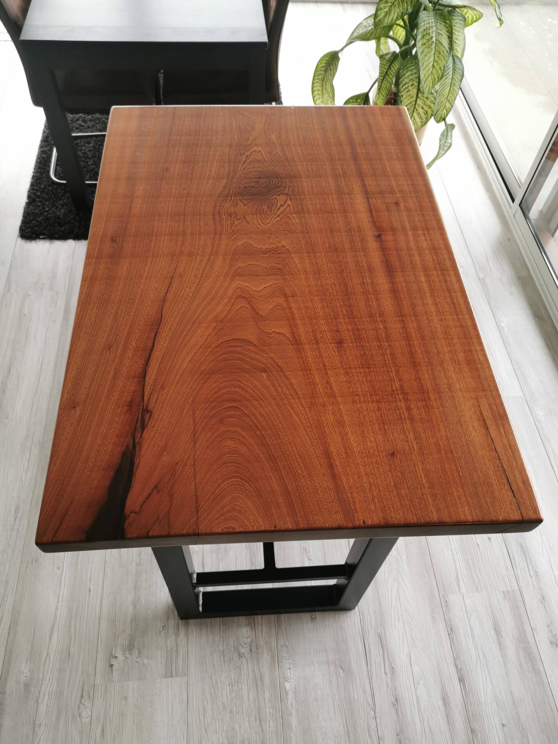 Epodex - France - La beauté de la nature rencontre le design contemporain  dans notre table en bois et en résine époxy, fabriquée de manière complexe  pour ressembler à un motif en