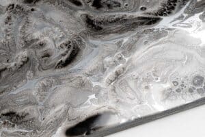 Metallic PLATINUM SILVER & NERO INTENSO – Pavimento in resina per colata