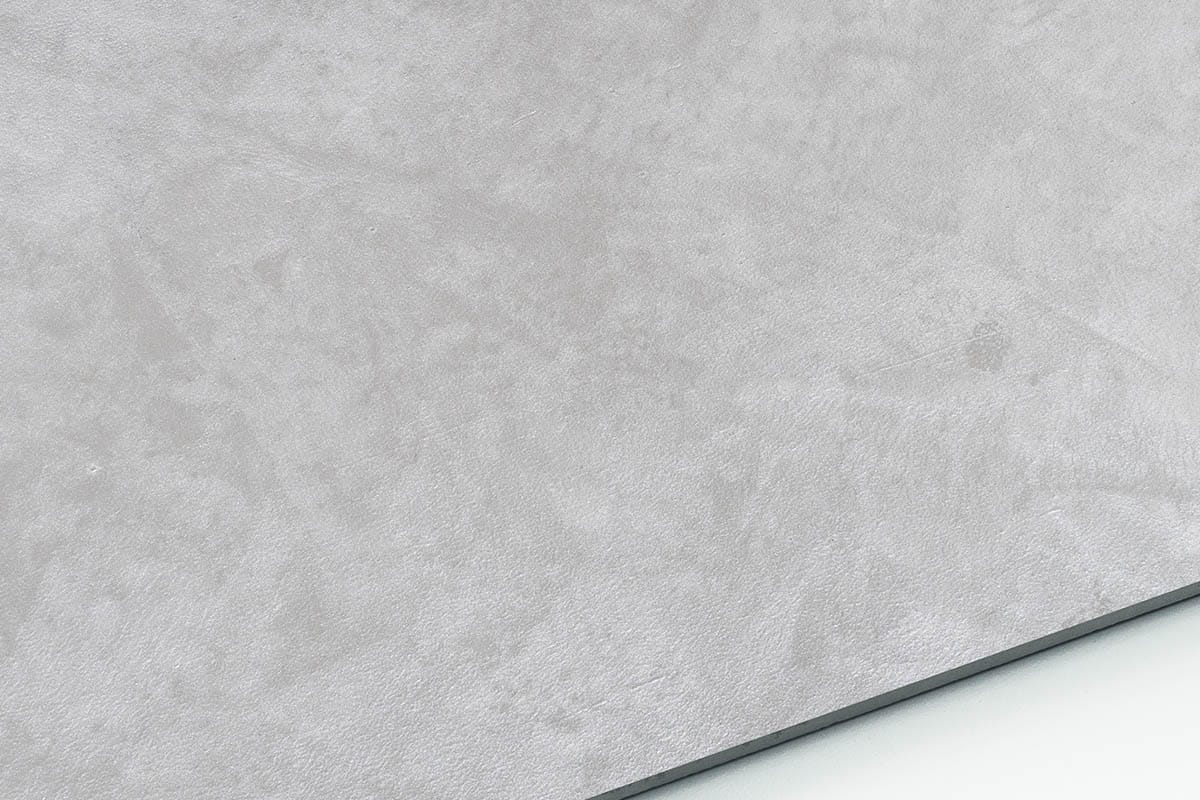 PLATINUM SILVER & PEARL WHITE – Metallic Brush Effect – Pavimento in resina da rullo fino