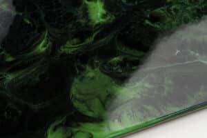 Metallic BAHIA GREEN & CZARNY GŁĘBOKI – podłoga z żywicy epoksydowej wraz z podkładem