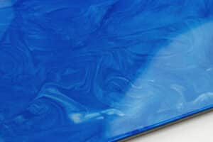 SKY BLUE & PEARL WHITE – podłoga z żywicy epoksydowej wraz z podkładem