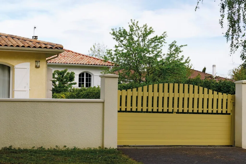 Vernis acrylique pour métal jaune ocre