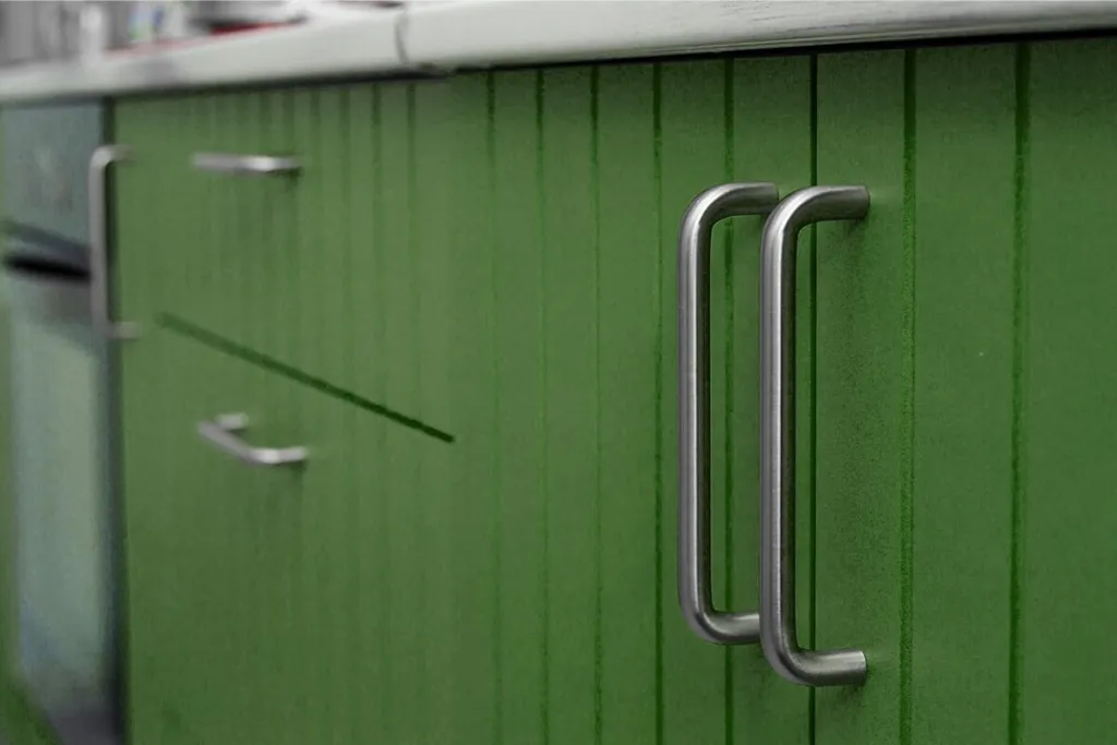 Peinture bois vernis acrylique vert herbe