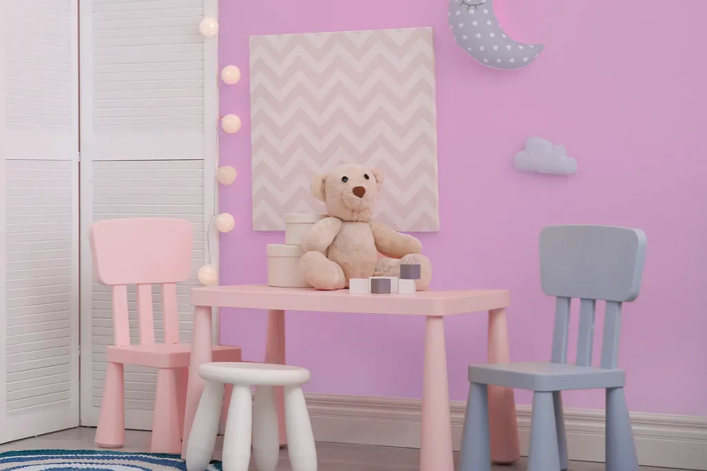 barva na stěnu pastelové barvy dopravní fialová  