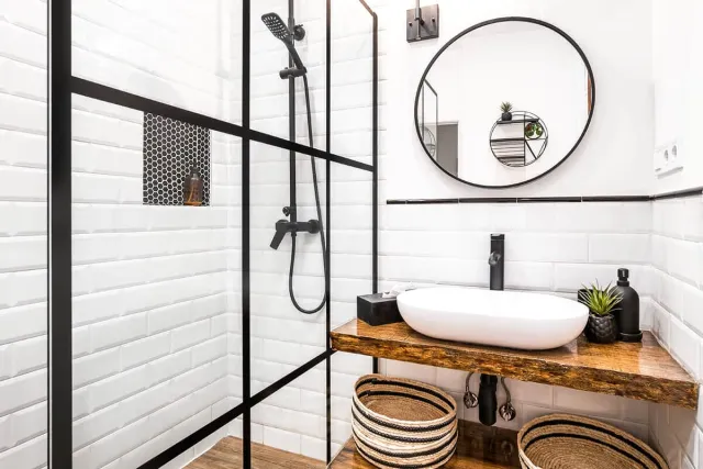 Peinture salle de bain carrelage blanc polaire vernis