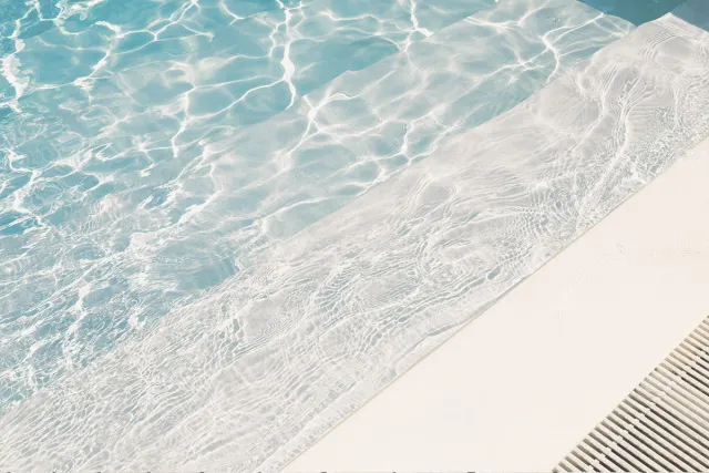 BEKATEQ 2K PU Lack Poolfarbe 2,5 Kg, Weiß I Glänzende Schwimmbadfarbe Für Poolbecken Aus GFK, Polyester, Beton, Stahl, Fliesen I PU-Harz Basis, Schwimmbeckenfarbe, Poolbeschichtung LS-405