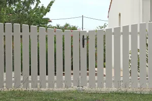 ochranná barva na dřevo akrylový lak platinově šedý  