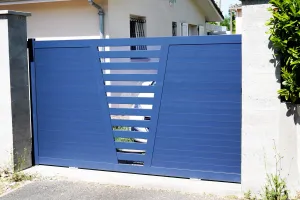 Vernis acrylique métal bleu ciel